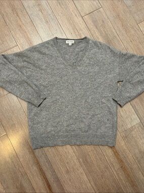 Spring + Mercers Women's Gray V-Neck Cashmere Sweater with Cheers at the back M